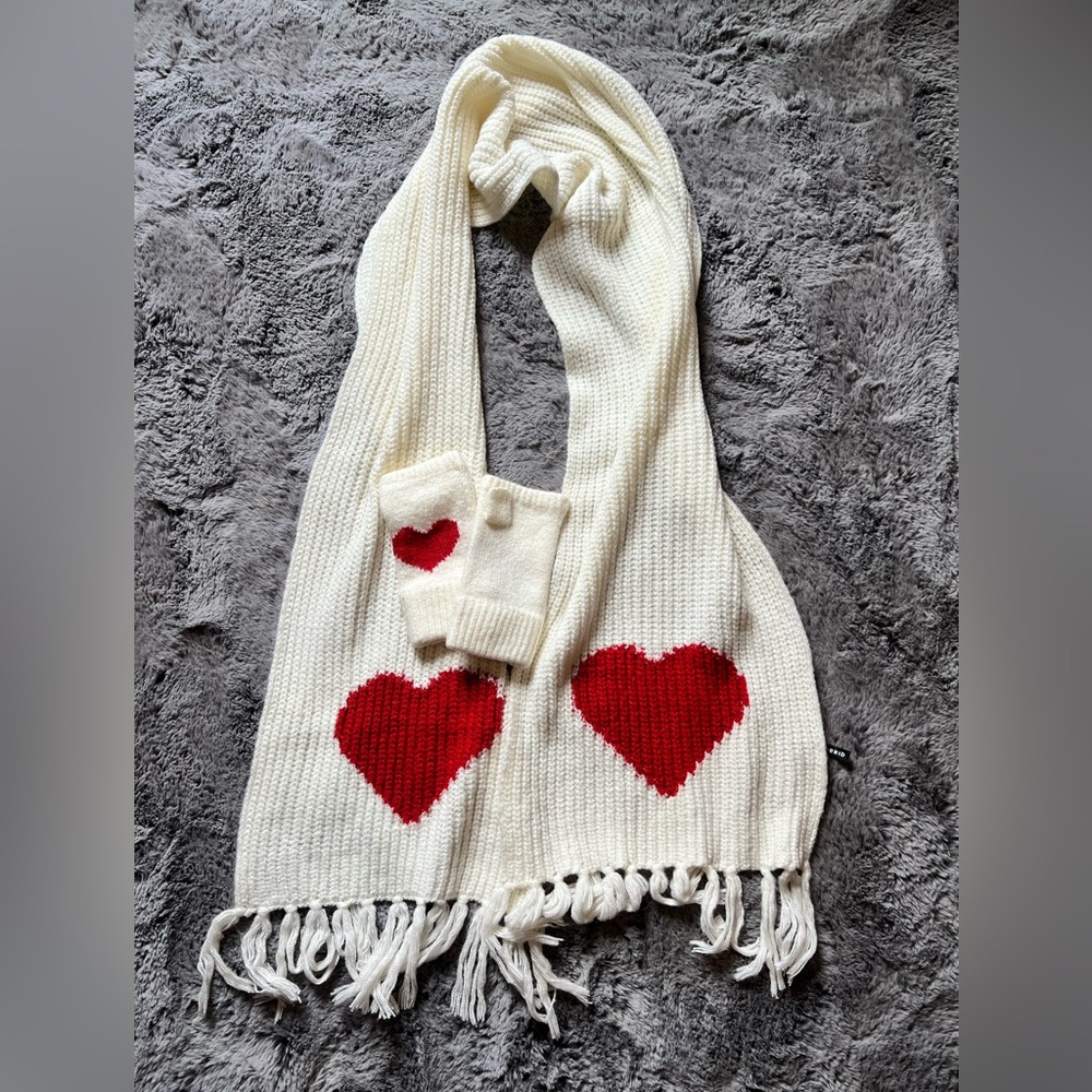 Torrid oversized scarf and fingerless gloves set. Never used.